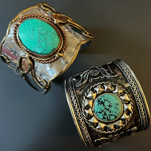 Pair of statement cuff bracelets - Picture 4 of 12